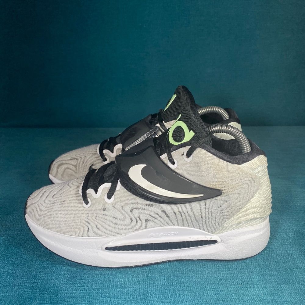 Size 6M/7.5Women - Nike KD14 Oreo shoes